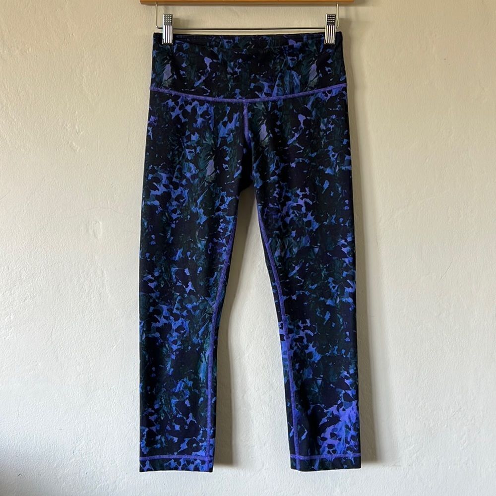 Lululemon Purple Camo Leggings Size 4 - Picture 2 of 11